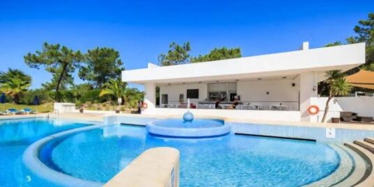Long Term Rental One Bedroom, 2 Bathroom Apartment with Pool next to Beach, in Gated Luxury Resort, Central Algarve, South Portugal