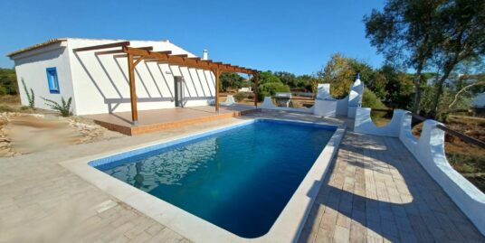NEWLY RENOVATED! Long Term Rental – Private 2 bedroom Bungalow with Pool, on large plot, South-West facing Sunset views, Almancil, Central Algarve, South Portugal