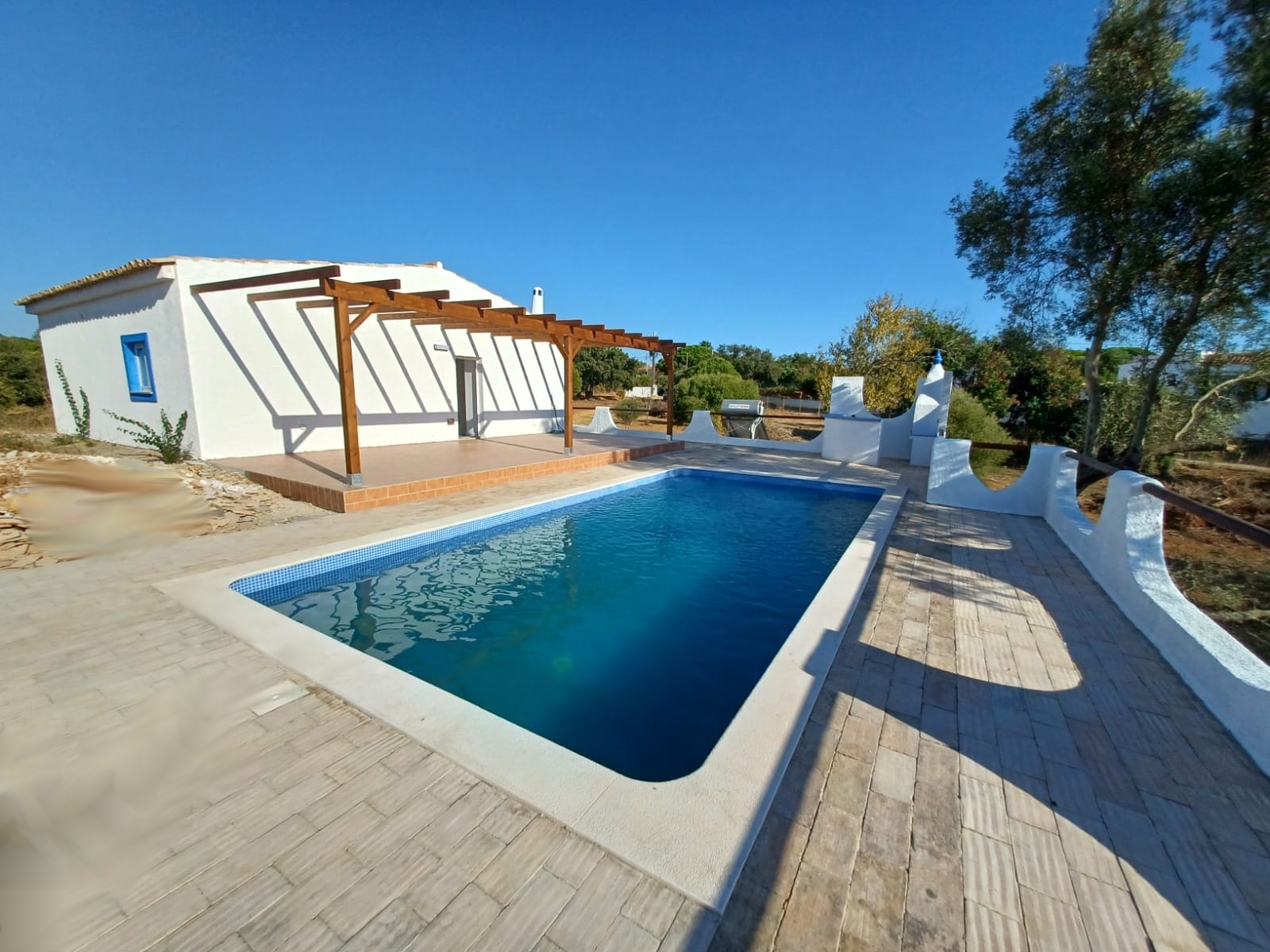 NEWLY RENOVATED! Long Term Rental – Private 2 bedroom Bungalow with Pool, on large plot, South-West facing Sunset views, Almancil, Central Algarve, South Portugal
